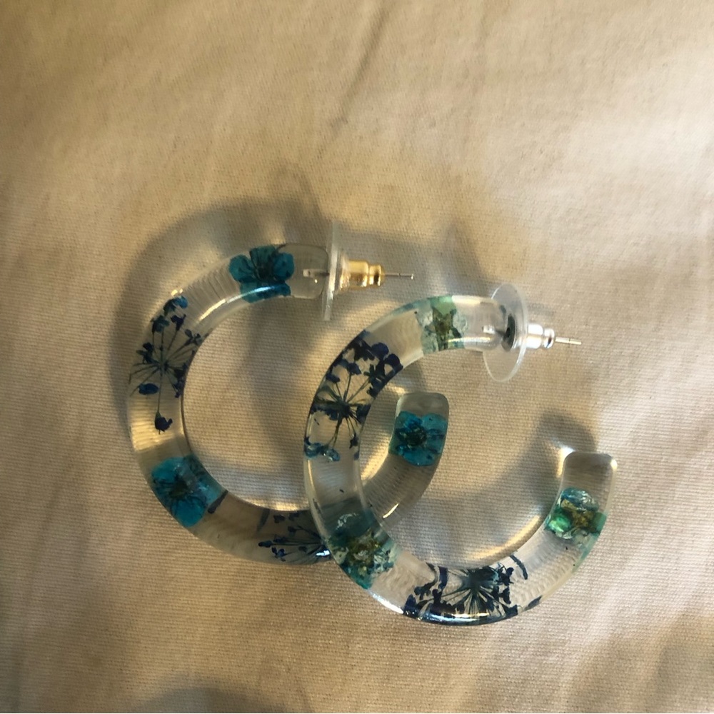 NWT LC Lauren Conrad Blue Floral Hoop Earrings size:OS New With Tags - Picture 2 of 2